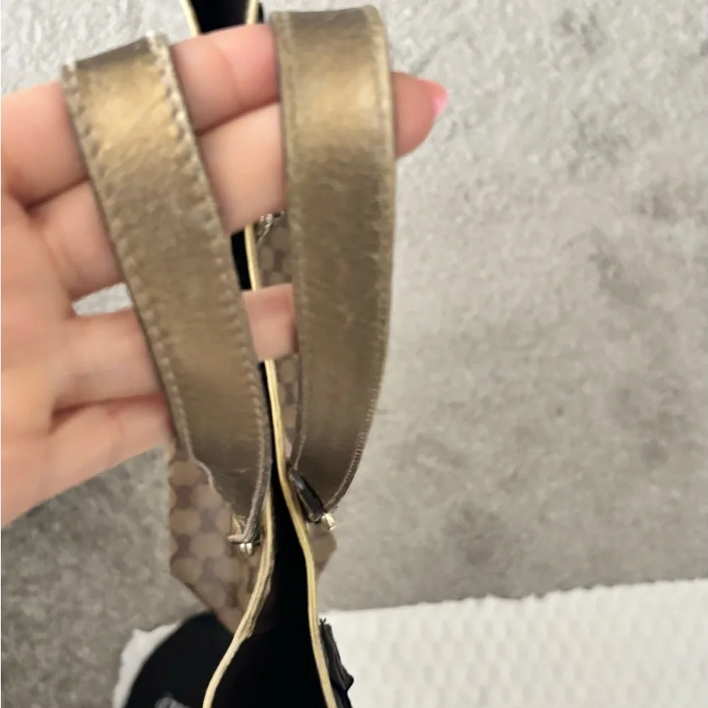 Gucci Brown Monogram Tote with Pink Floral Appliqués - Picture 4 of 8